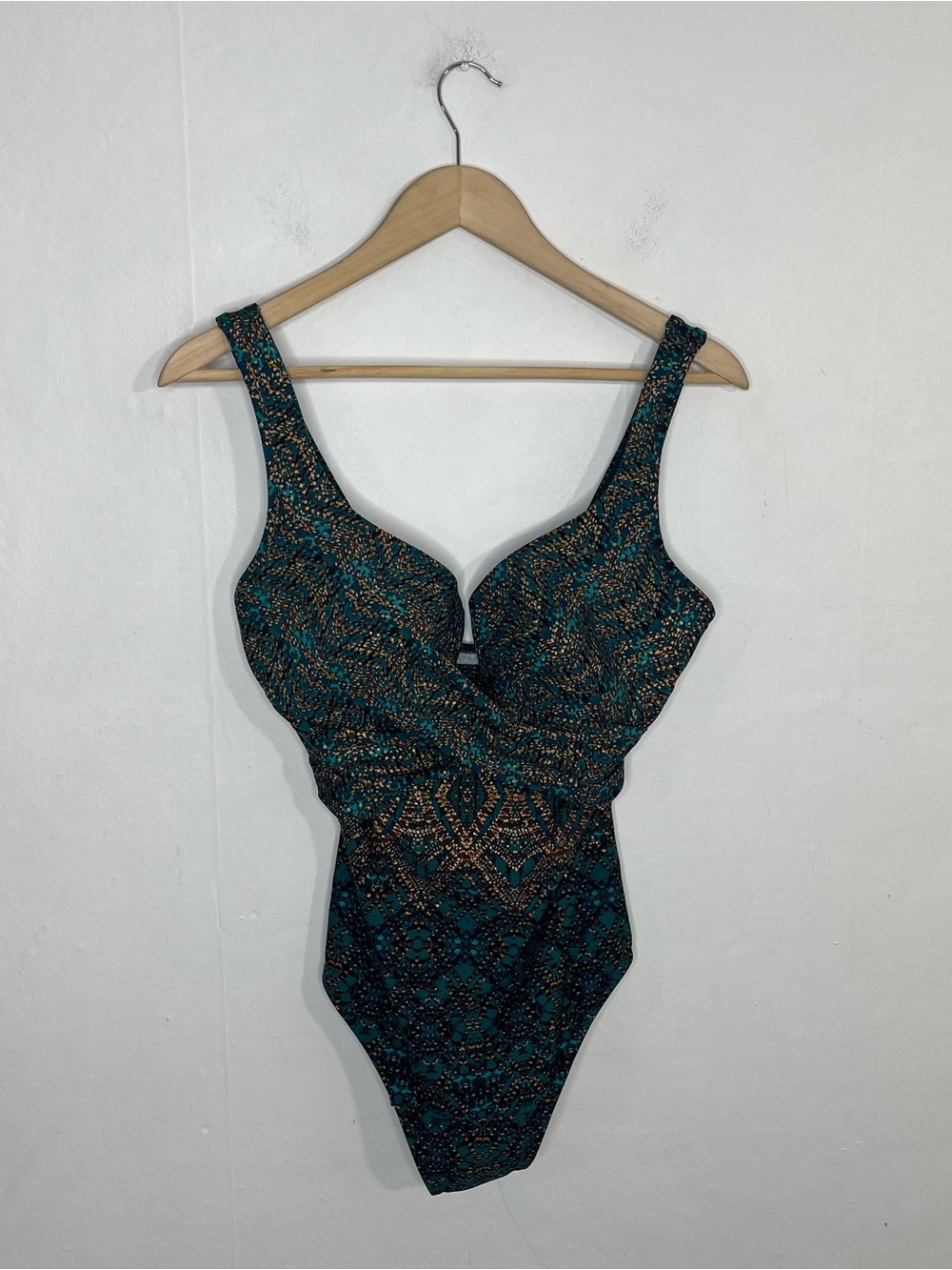 Miraclesuit Criss Cross Escape One Piece Bathing Suit Size 14 NWOT